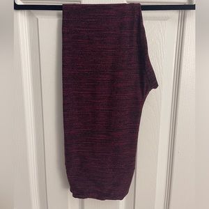 LuLaRoe Print Leggings.  Maroon and Black print in Size OS.  Fits pant size 2-10